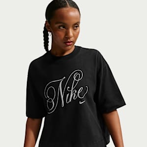 Nike Sportswear Women's Oversized Short-Sleeve T-Shirt. Nike.com